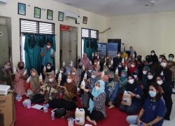 FMIPA UI Edukasi Warga Pondok Cina Tentang Pembuatan dan Cara Kerja Hand Sanitizer