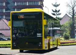 Dukung KTT G20, UI Serahkan Bus Listrik Karya Anak Bangsa
