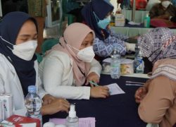 Fakultas Farmasi UI beri penyuluhan kesehatan kepada warga Bogor