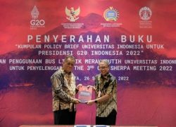 Dukung Presidensi G20, Universitas Indonesia Menyerahterimakan 40 Policy Brief dan Bus Listrik Buatan Fakultas Teknik